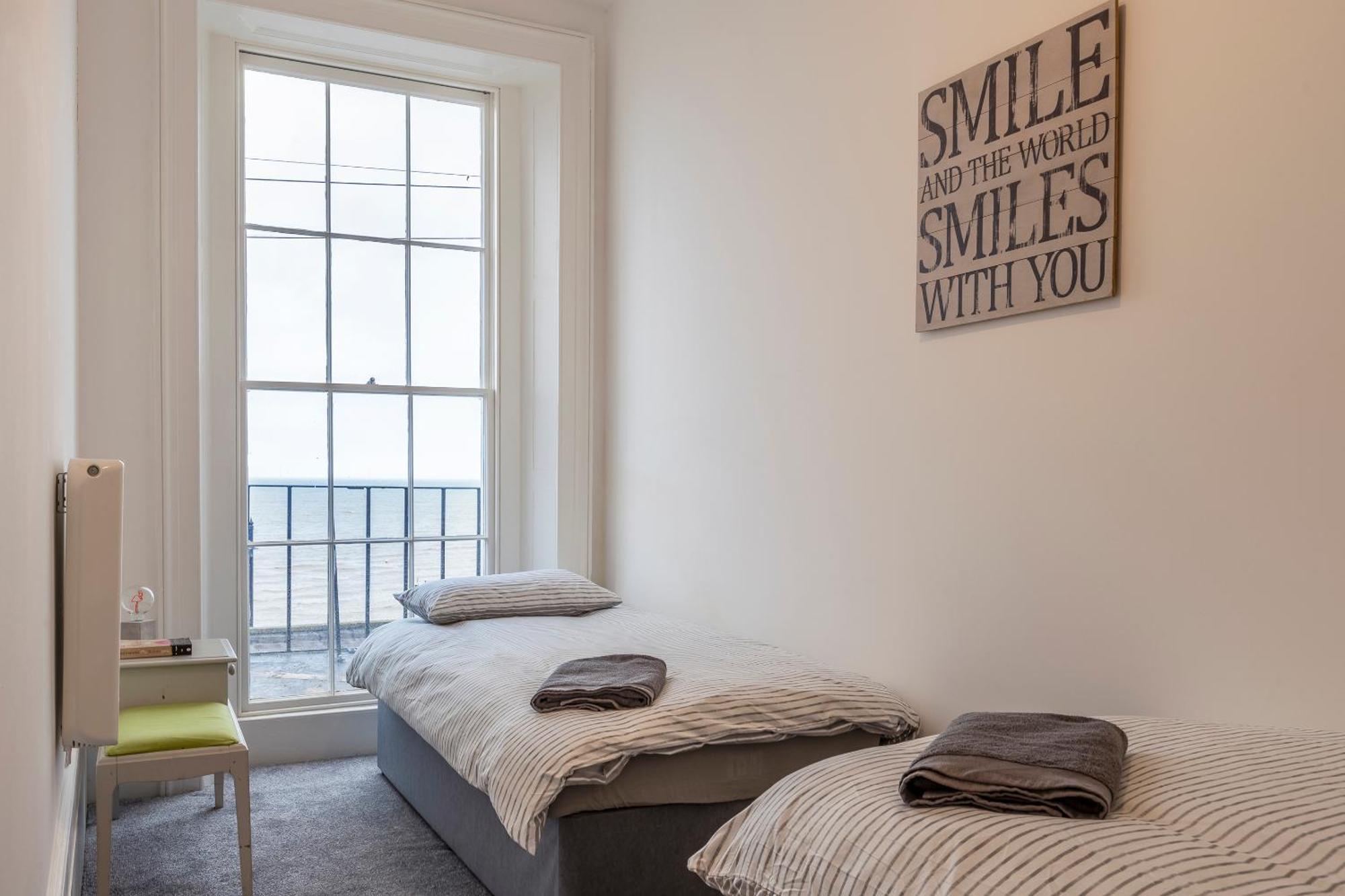 Seaside Serenity: Stylish Sea View Apartments In Herne Bay Kültér fotó
