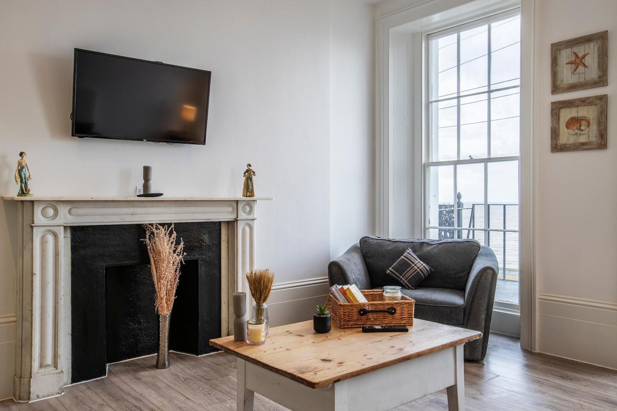 Seaside Serenity: Stylish Sea View Apartments In Herne Bay Kültér fotó