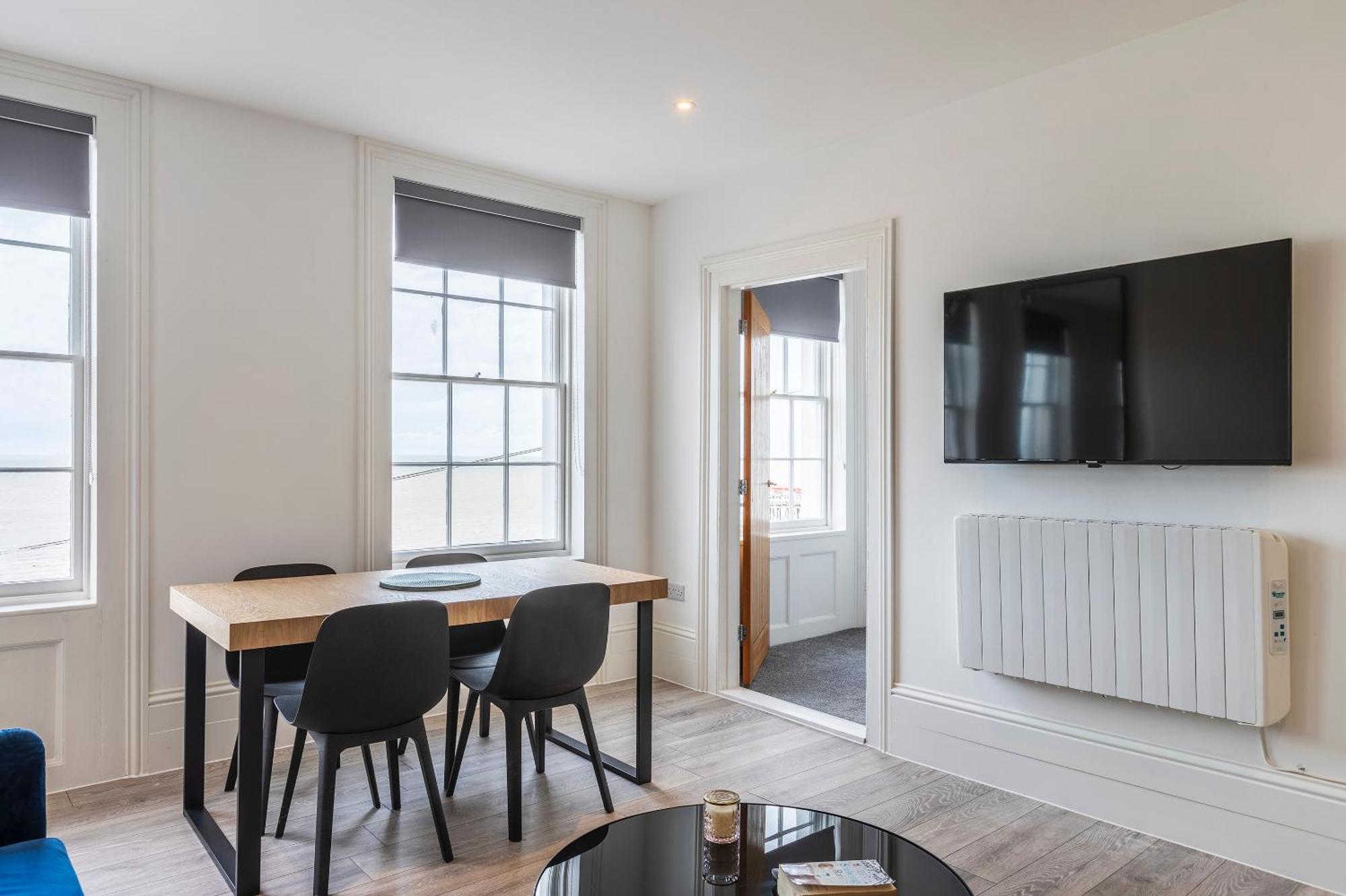 Seaside Serenity: Stylish Sea View Apartments In Herne Bay Kültér fotó