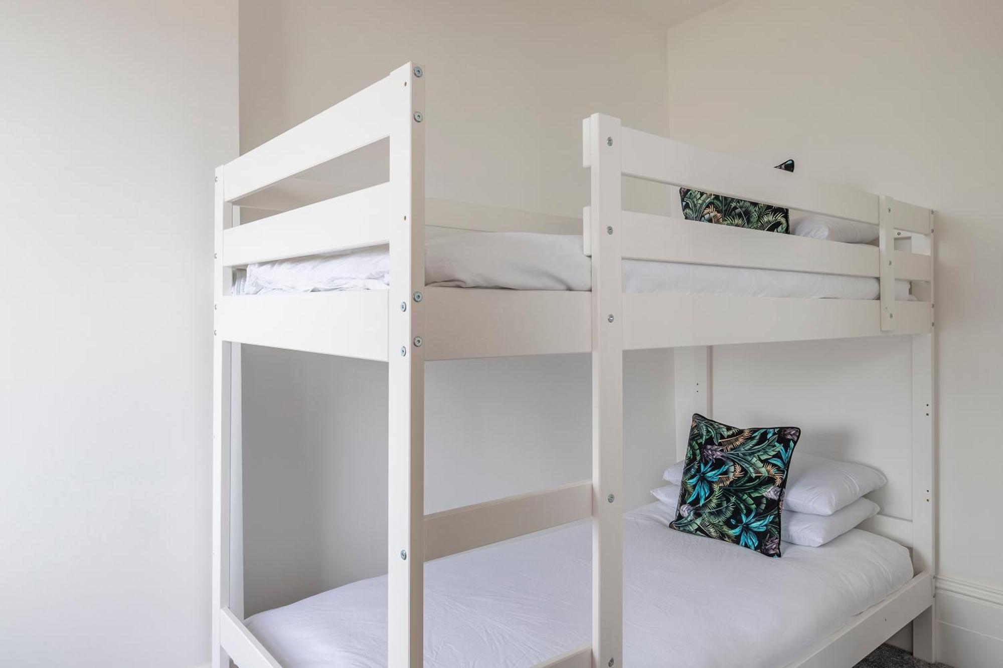 Seaside Serenity: Stylish Sea View Apartments In Herne Bay Kültér fotó